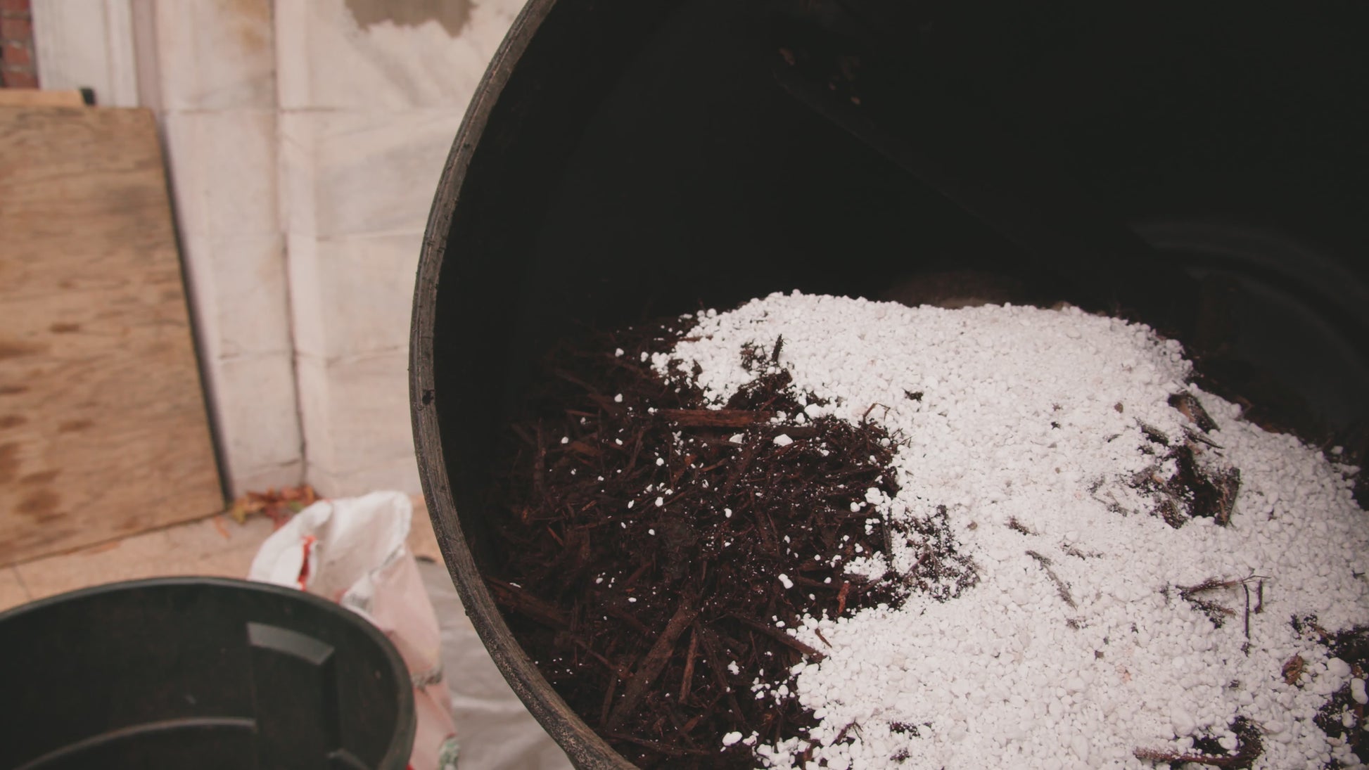 Perlite Used in Potting Mix | Enhances Soil Aeration and Root Growth
